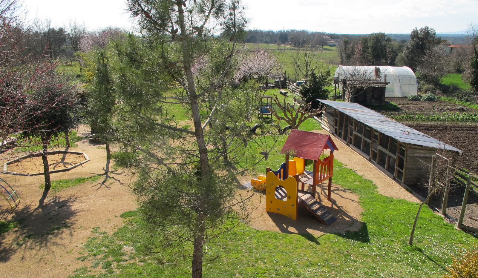 Parc infantil de Can Maiol amb tobogan